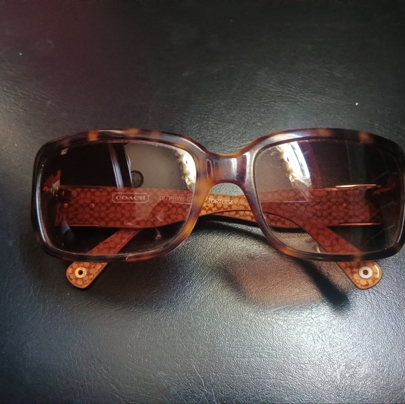 Authentic Coach  brown sunglasses, with Authentic coach hard case (logo) - Picture 6 of 6
